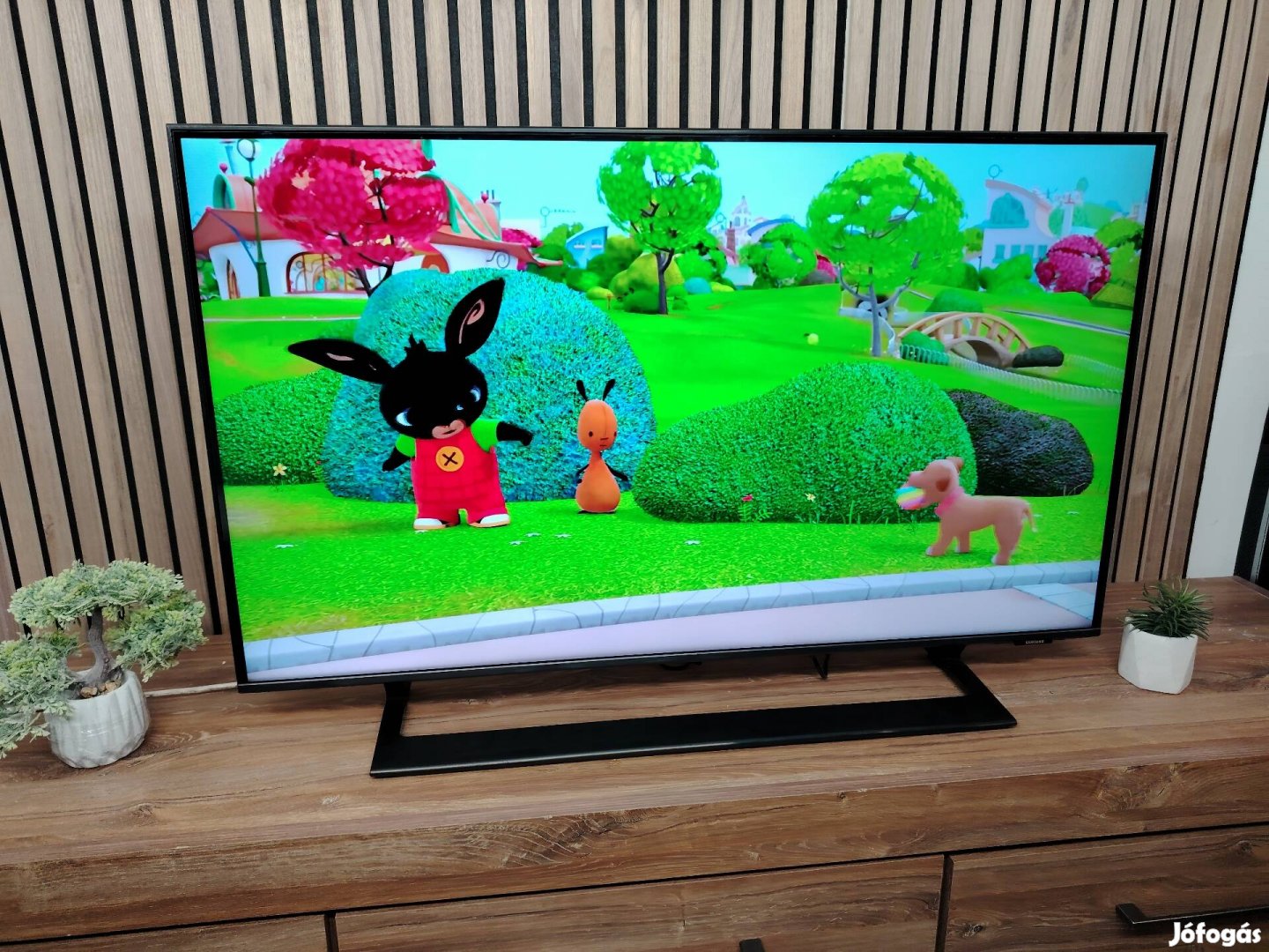 Samsung 110CM 4K UHD SMART WIFI LED TV. Xbox  