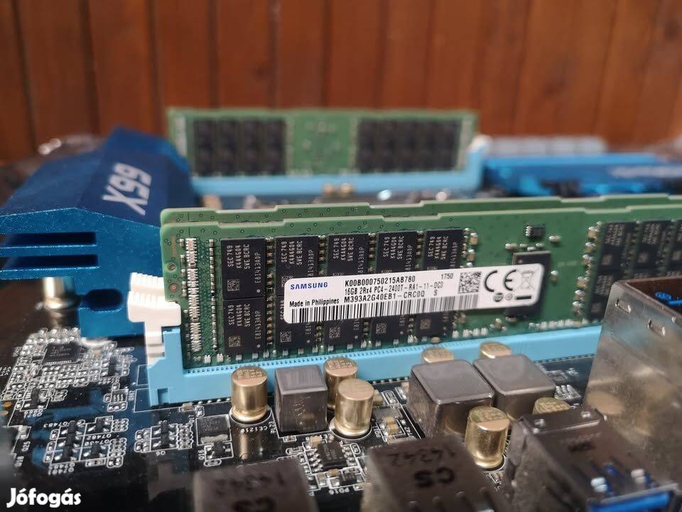 Samsung 16GB DDR4 2400Mhz memória ECC m393a2g40eb1-crc0q