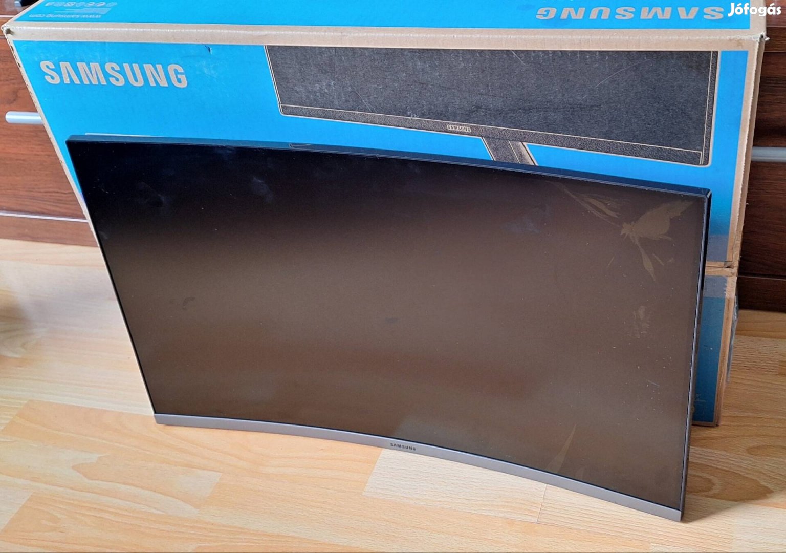 Samsung 27" ívelt kijelzős Full HD LED monitor C27R500FHU 