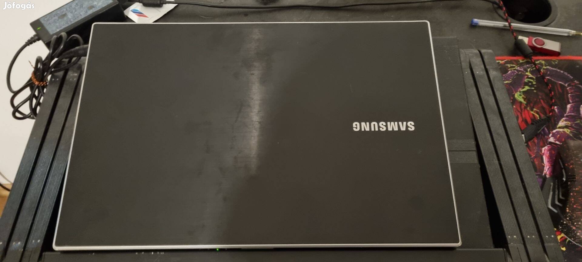 Samsung 3 NP305V4A (14") AMD A4-3310MX laptop