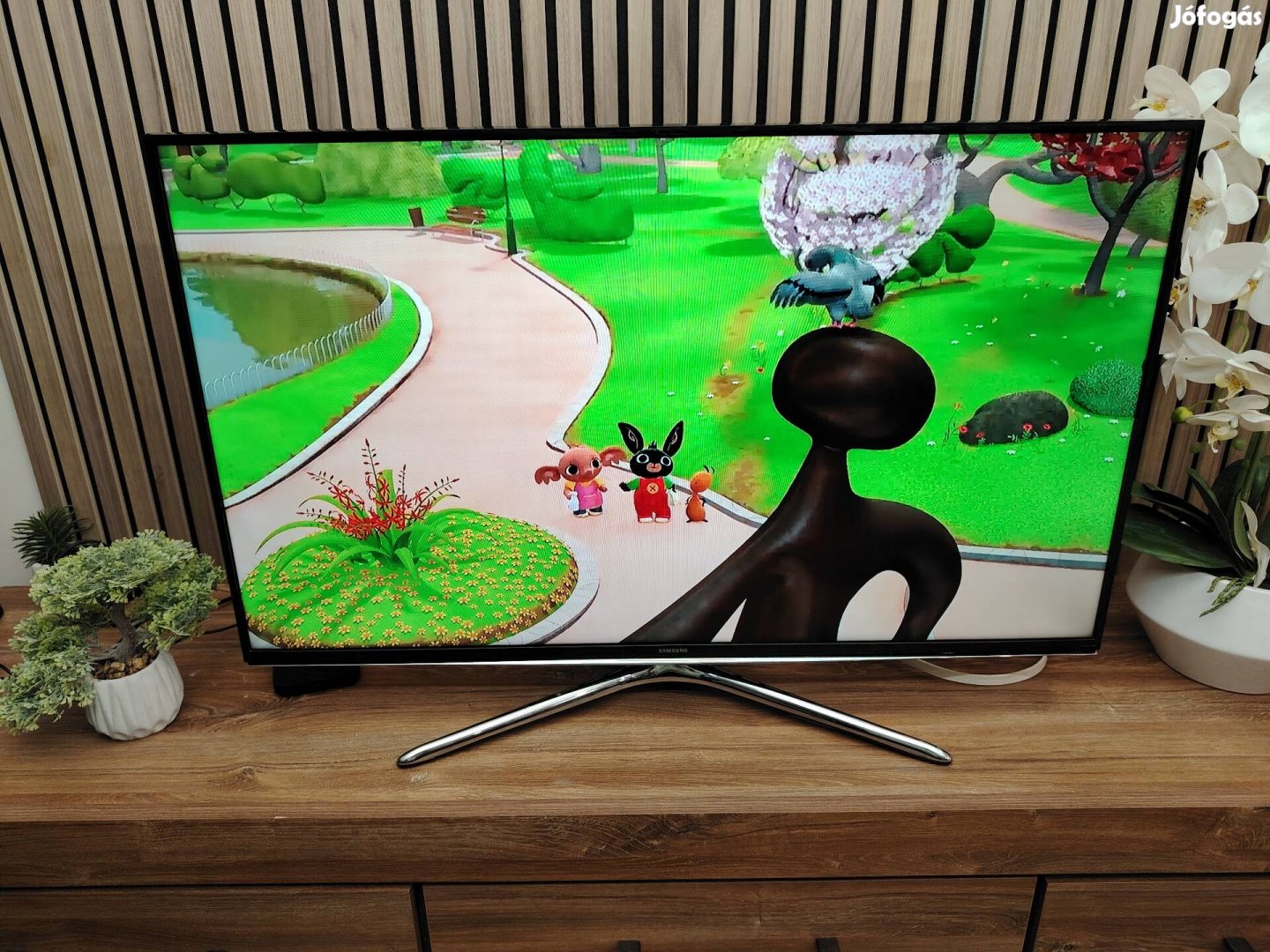 Samsung 82 LED TV. Android. SMART WIFI. 