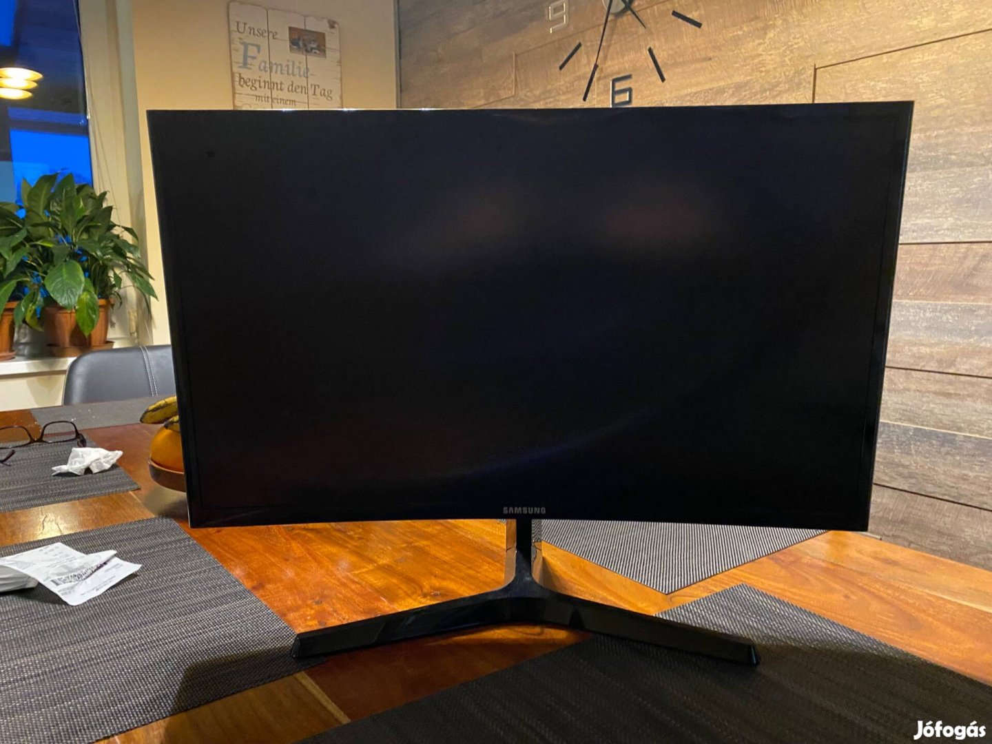 Samsung C24F390 monitor