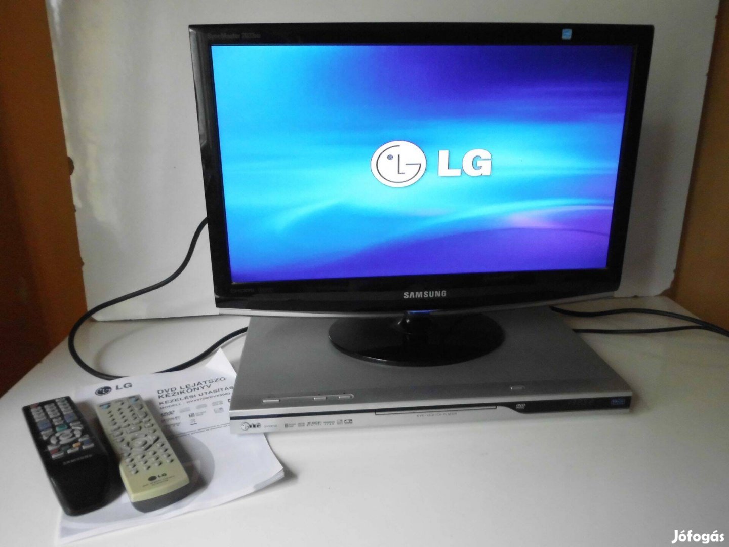 Samsung CF20MS tv és LG Dvx9700 DVD lejátszó együtt távvezérlőkkel