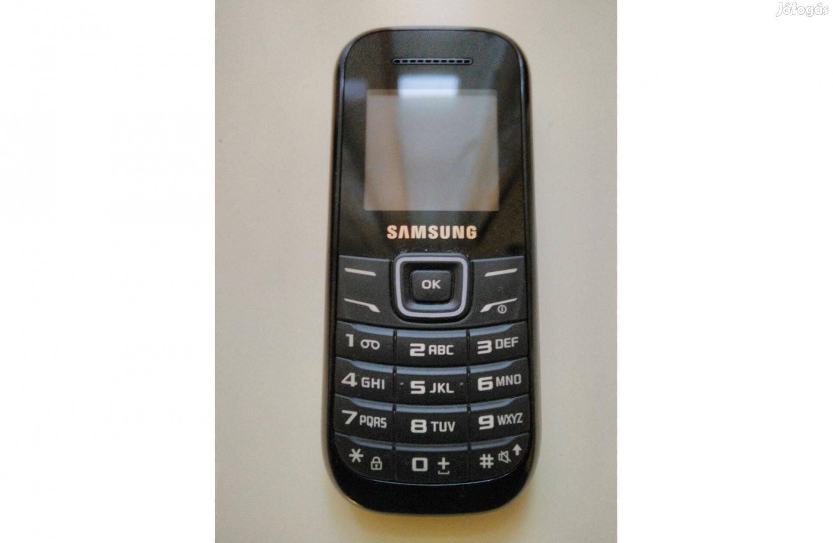 Samsung GT-E1200I kártyafüggetlen retro mobiltelefon, hibás