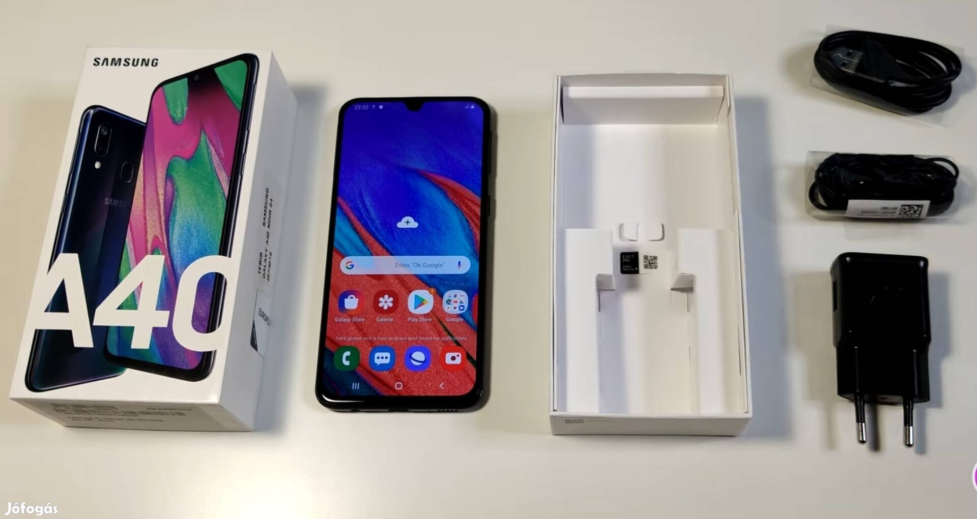 Samsung Galaxy A40 4/64GB Dual Független Okostelefon Új Állapotban