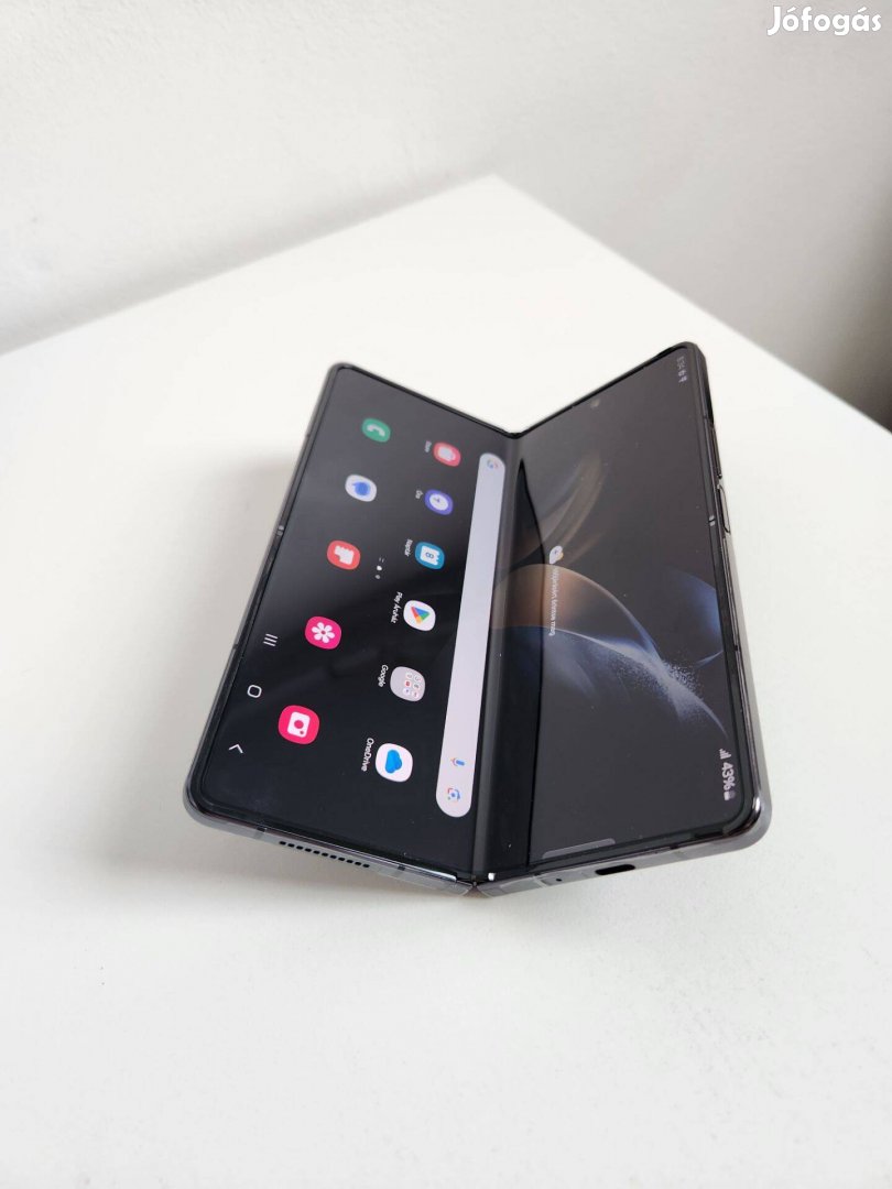 Samsung Galaxy Fold 4 (256GB) Gyönyörű állapotban kábellel, dobozában