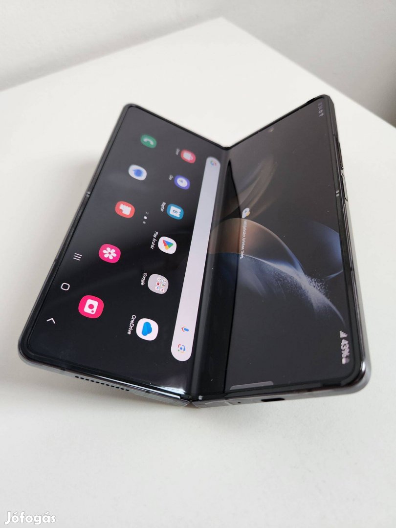 Samsung Galaxy Fold 4 (256GB) Gyönyörű állapotban kábellel, dobozában