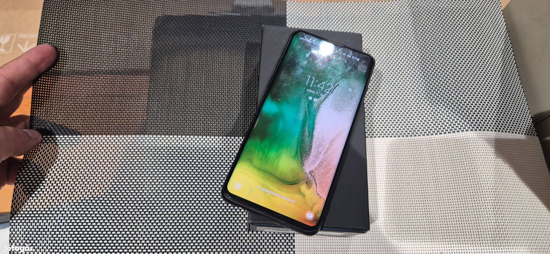 Samsung Galaxy S10 8/128GB Dual Fekete Garis !