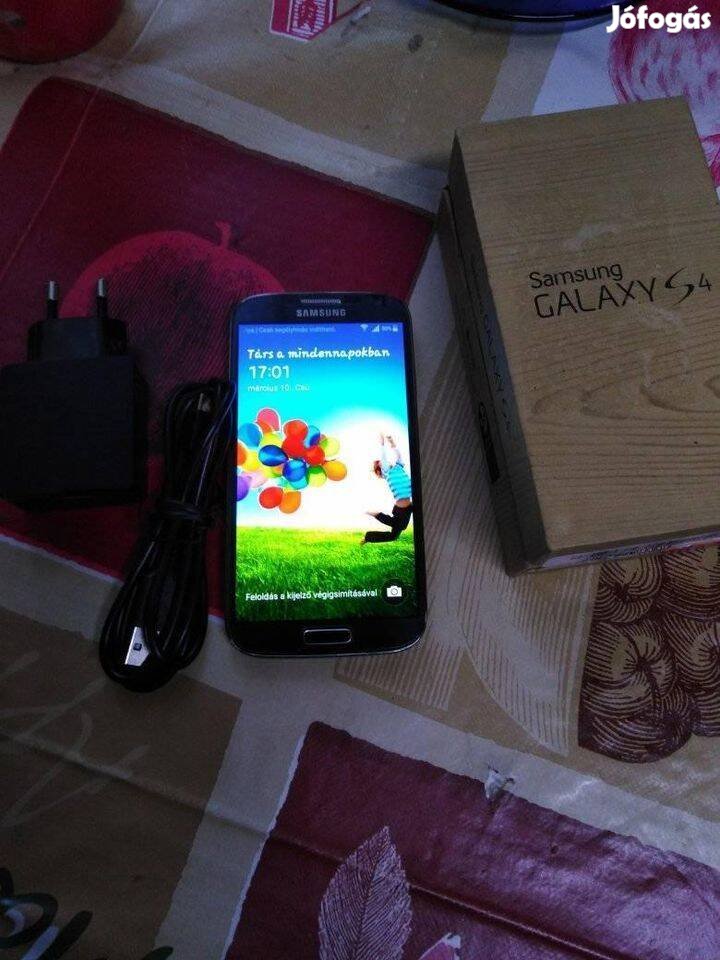 Samsung Galaxy S4 dobozával, újszerű állapotban