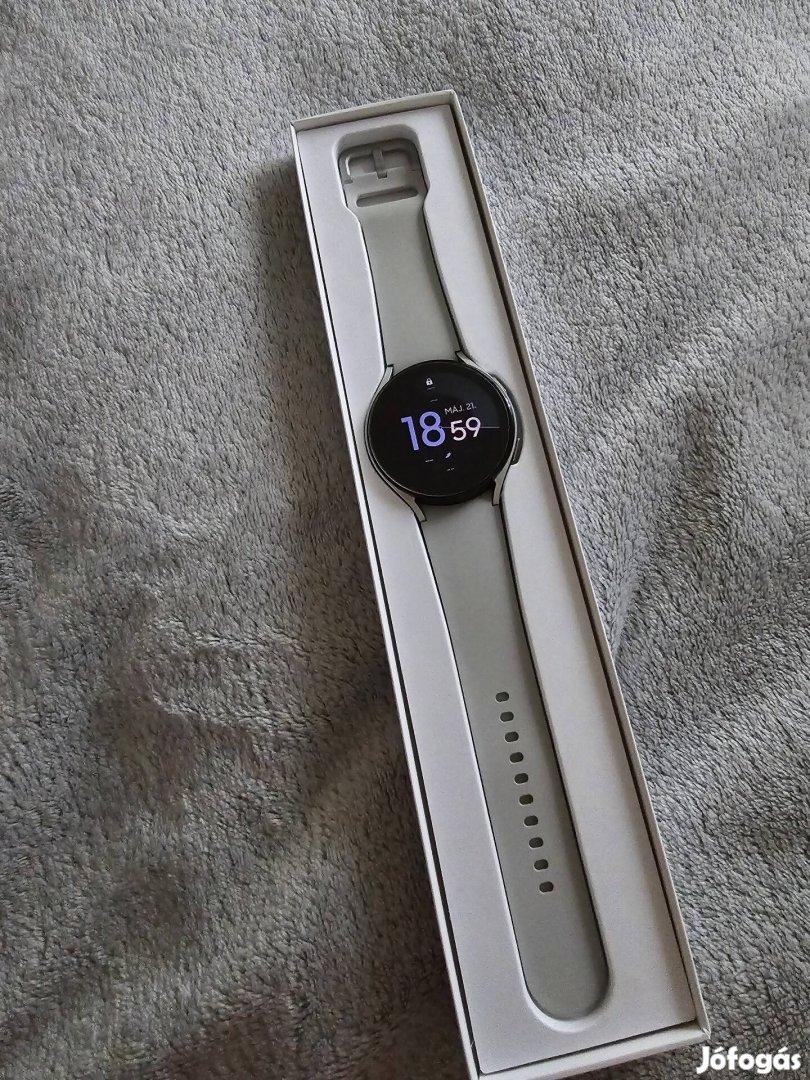 Samsung Galaxy Watch 4 44mm, esim, ezüst