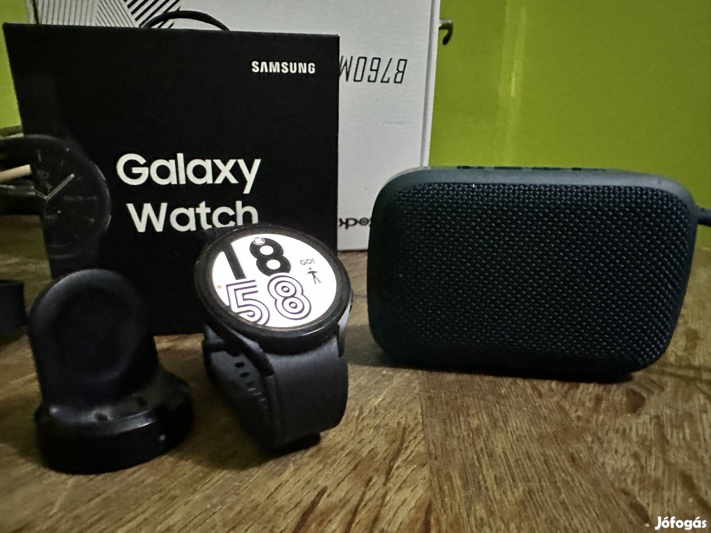 Samsung Galaxy Watch 4 44mm okosóra eladó ajándék bluetooth hangszóval