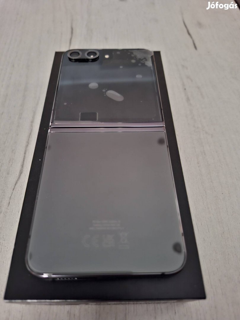 Samsung Galaxy Z Flip5 256GB grafit újszerű