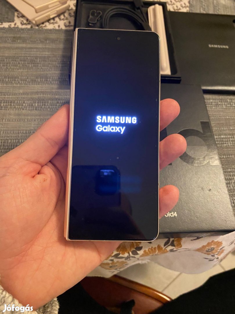 Samsung Galaxy Z Fold 4 makulátlan állapotban!