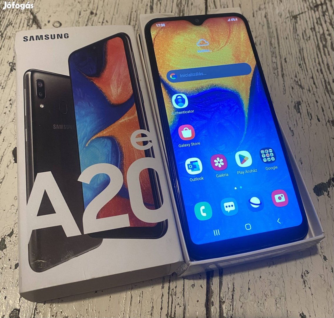 Samsung Galxy A20e dobozában