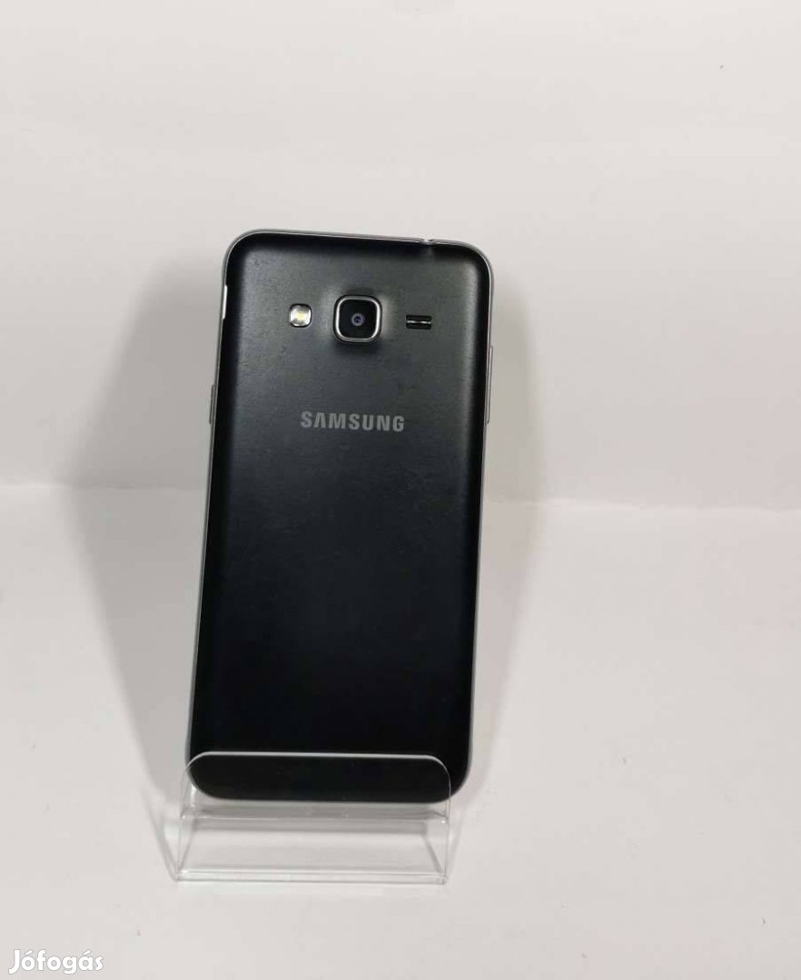 Samsung J3 2016 Fekete színű Yetteles jó állapotú mobiltelefon töltőve