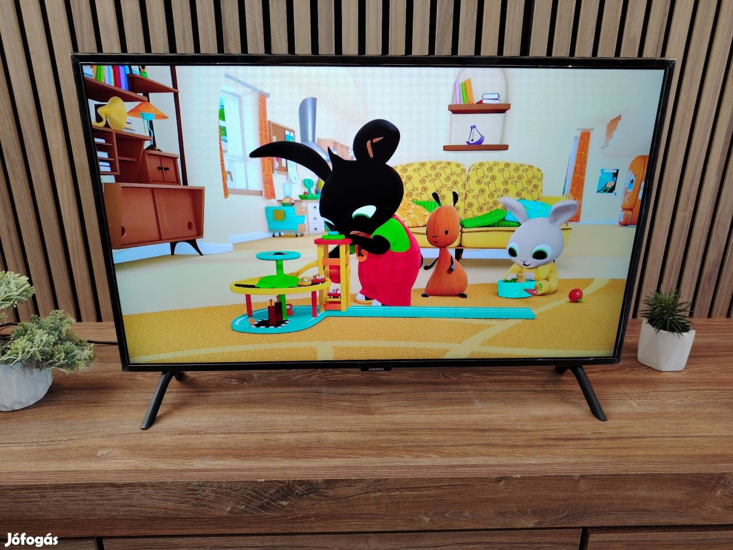 Samsung Qled 82CM SMART WIFI LED TV. 2024Modell.