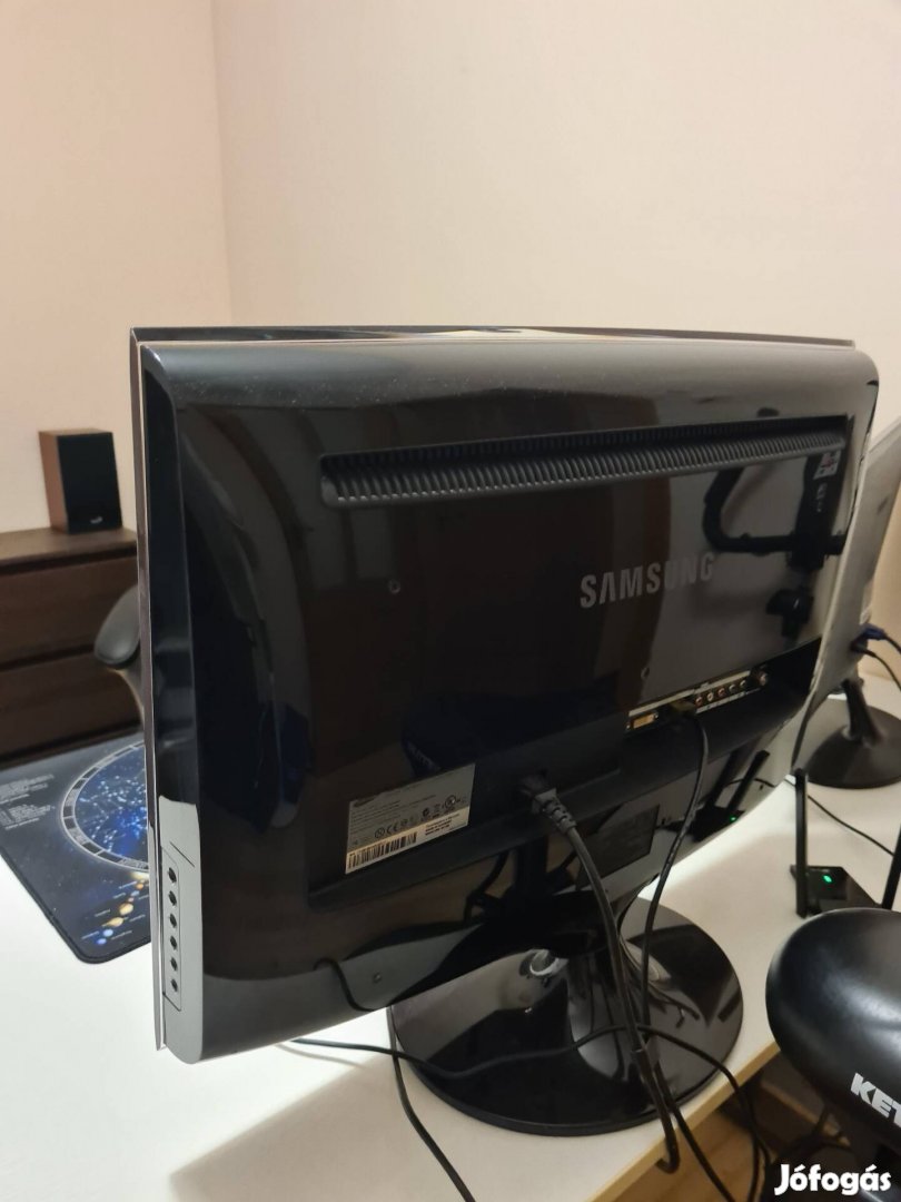 Samsung TV-Monitor elado (66 cm)