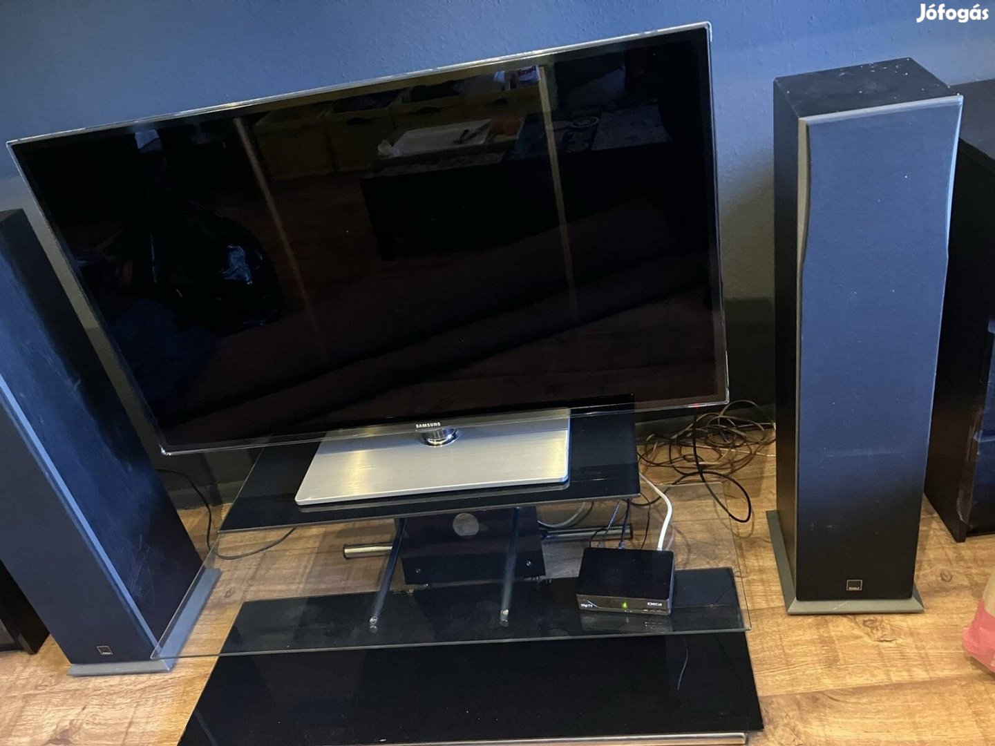 Samsung Tv, állványal eladó!