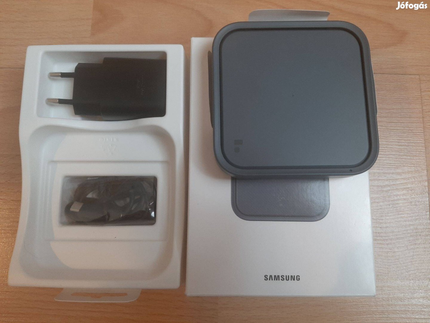 Samsung Vezeték nélküli töltőpad adapterrel P2400Tbegeu