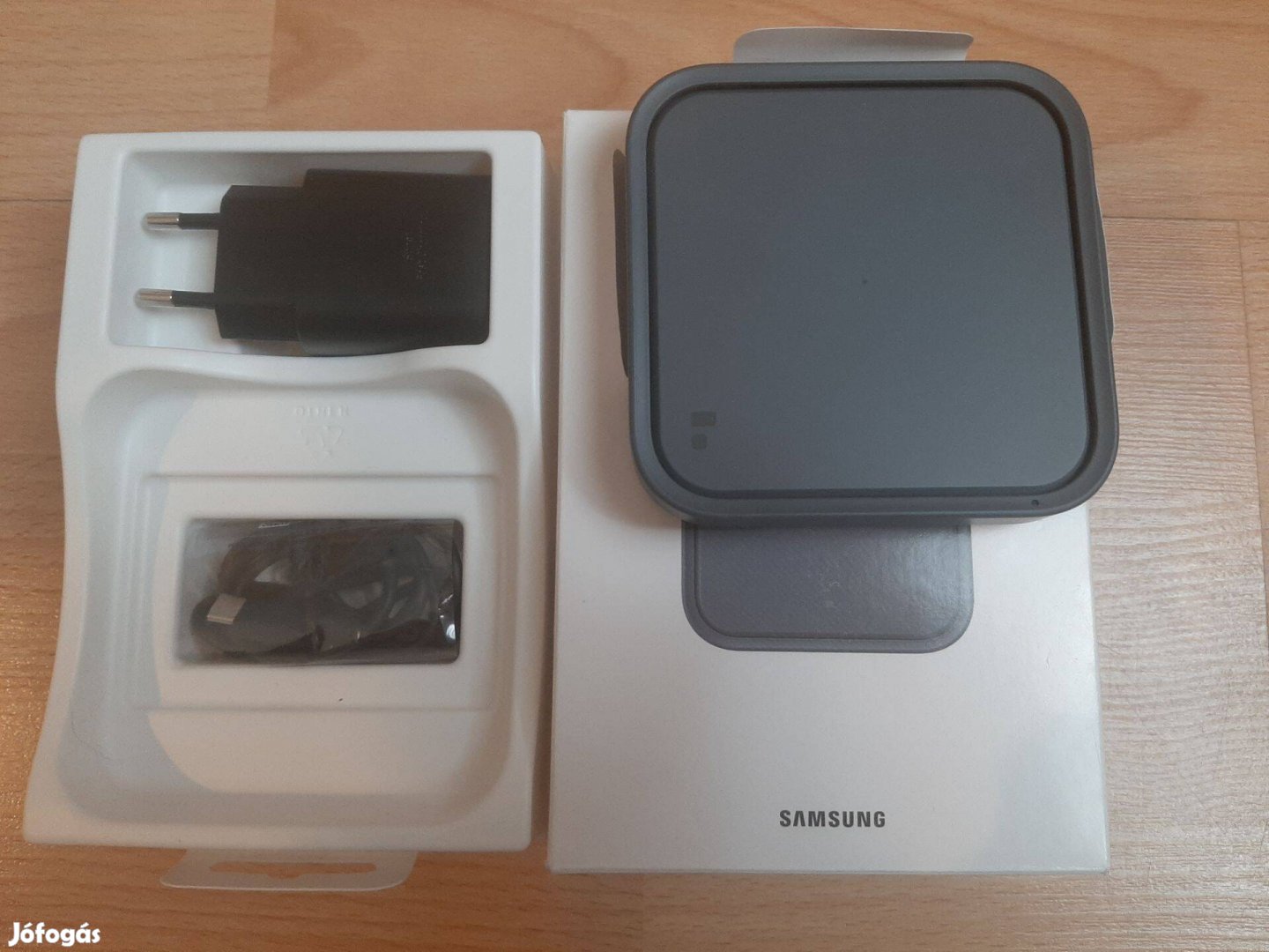 Samsung Vezeték nélküli töltőpad adapterrel P2400Tbegeu