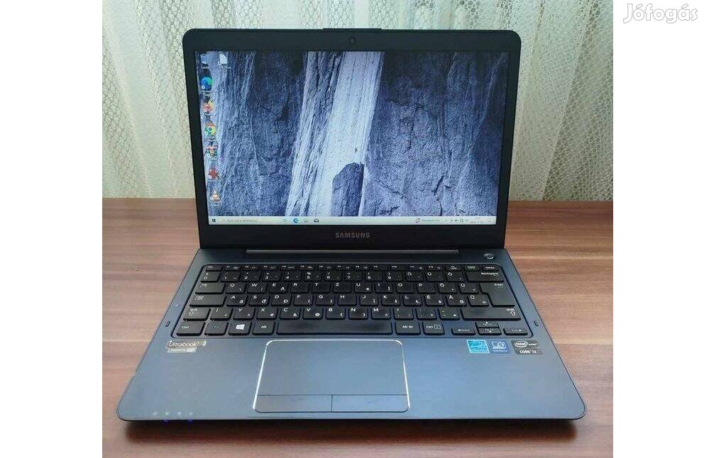 Samsung laptop / i3-3227U / 8GB RAM / 240GB SSD