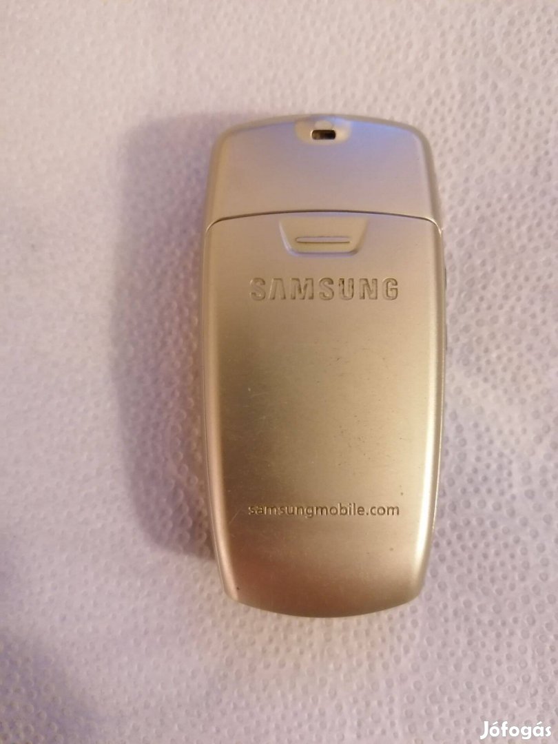 Samsung nyomógombos telefon