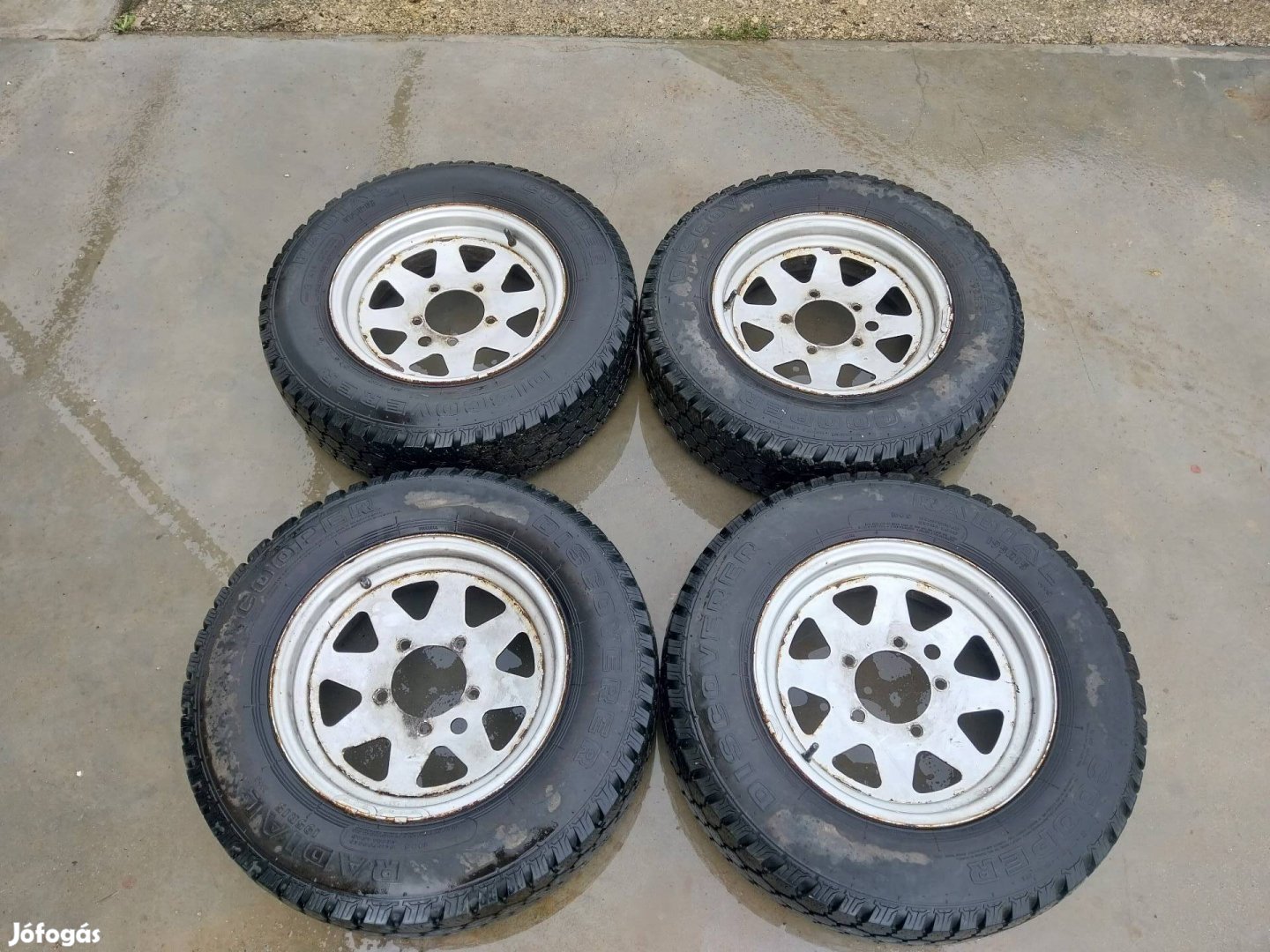 Samurai Vitara Jimny Niva 5x139.7 15 felni 195 Discoverer gumi