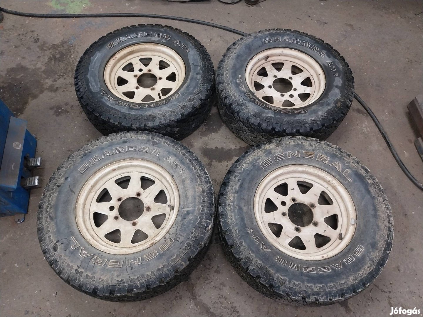 Samurai Vitara Jimny Niva 5x139.7 15 felni 235 75 Terep gumi 
