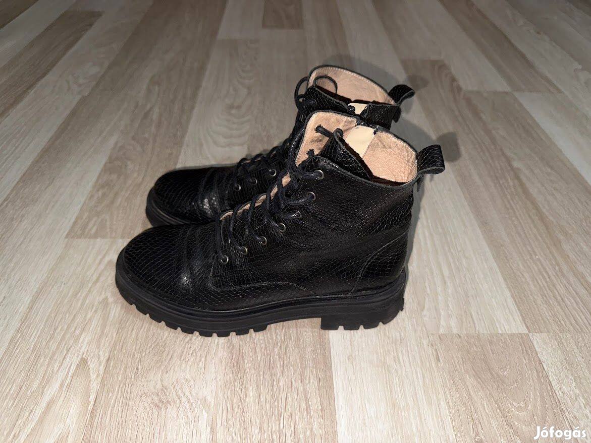 San Marina bőr bakancs 39 -es