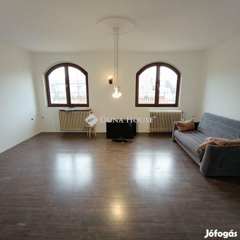 Sándorfalvai 193 nm-es ház eladó