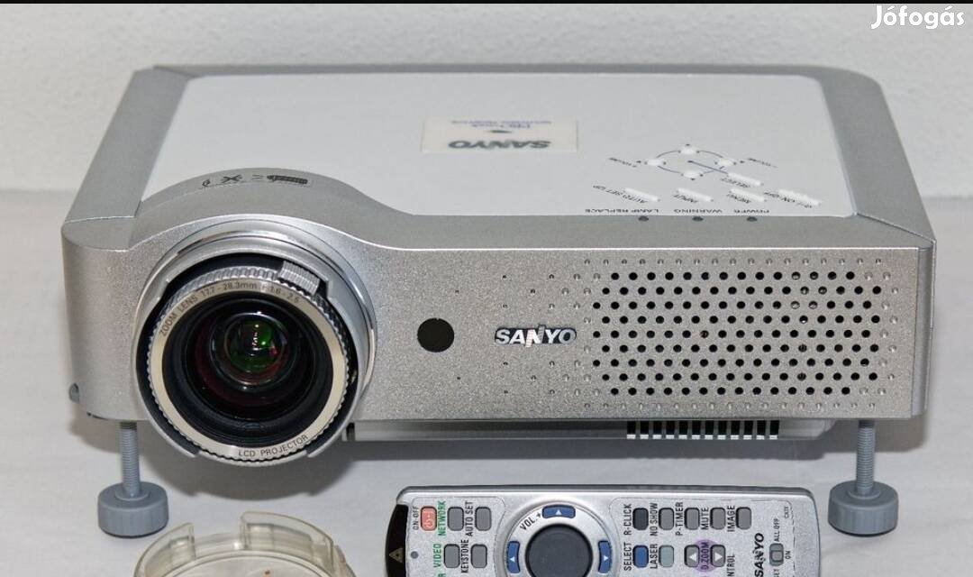 Sanyo PLC-Xu86 Projektor/Kivetítő 2500 Lumens 720p újszerű állapotban 