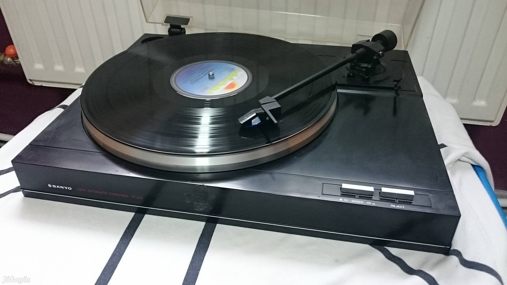 Sanyo TP 226 bakelit vinyl lemezjátszó tökéletes működéssel