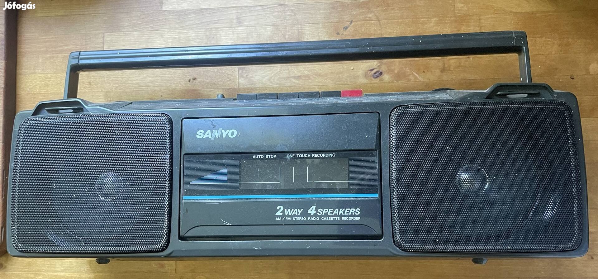 Sanyo retro hordozható rádiós magnó 