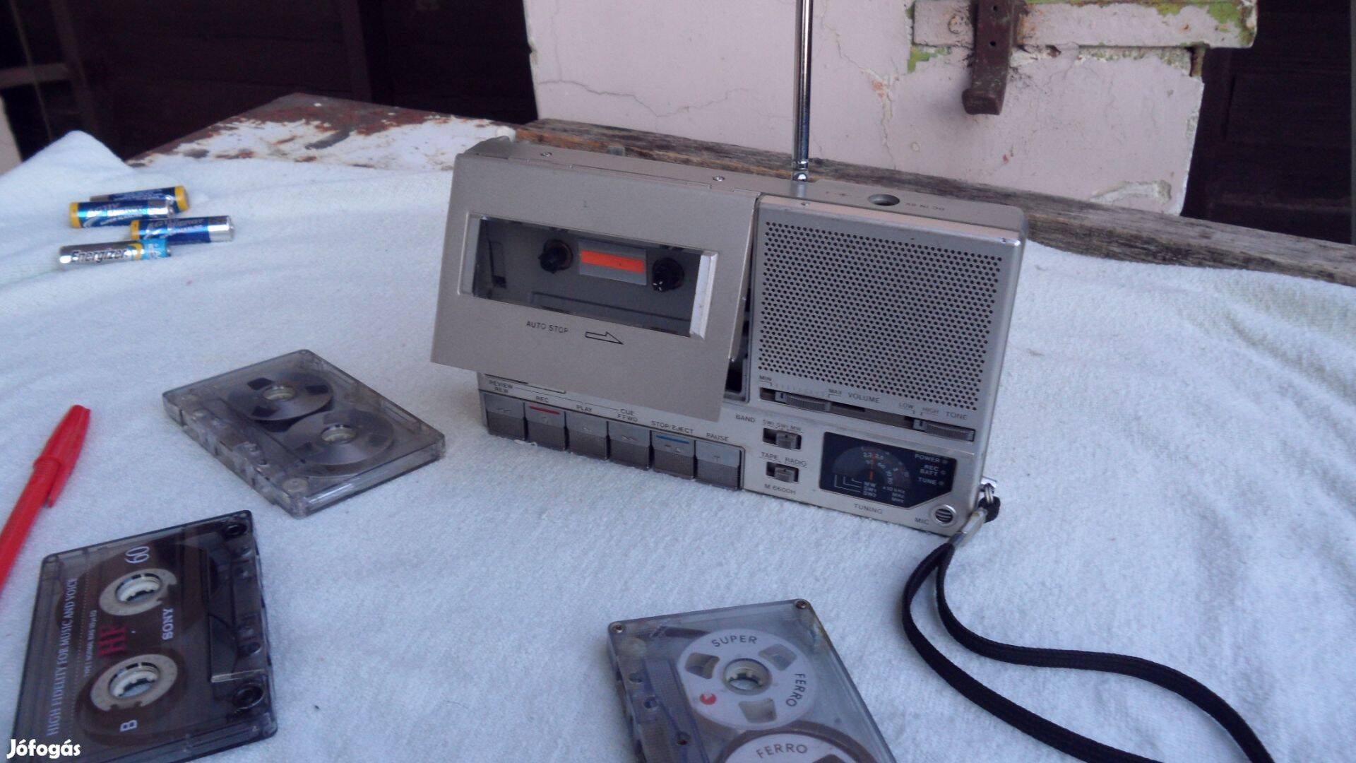 Sanyo zseb kis boombox hordozható kazettás és Philips kis magnetofon
