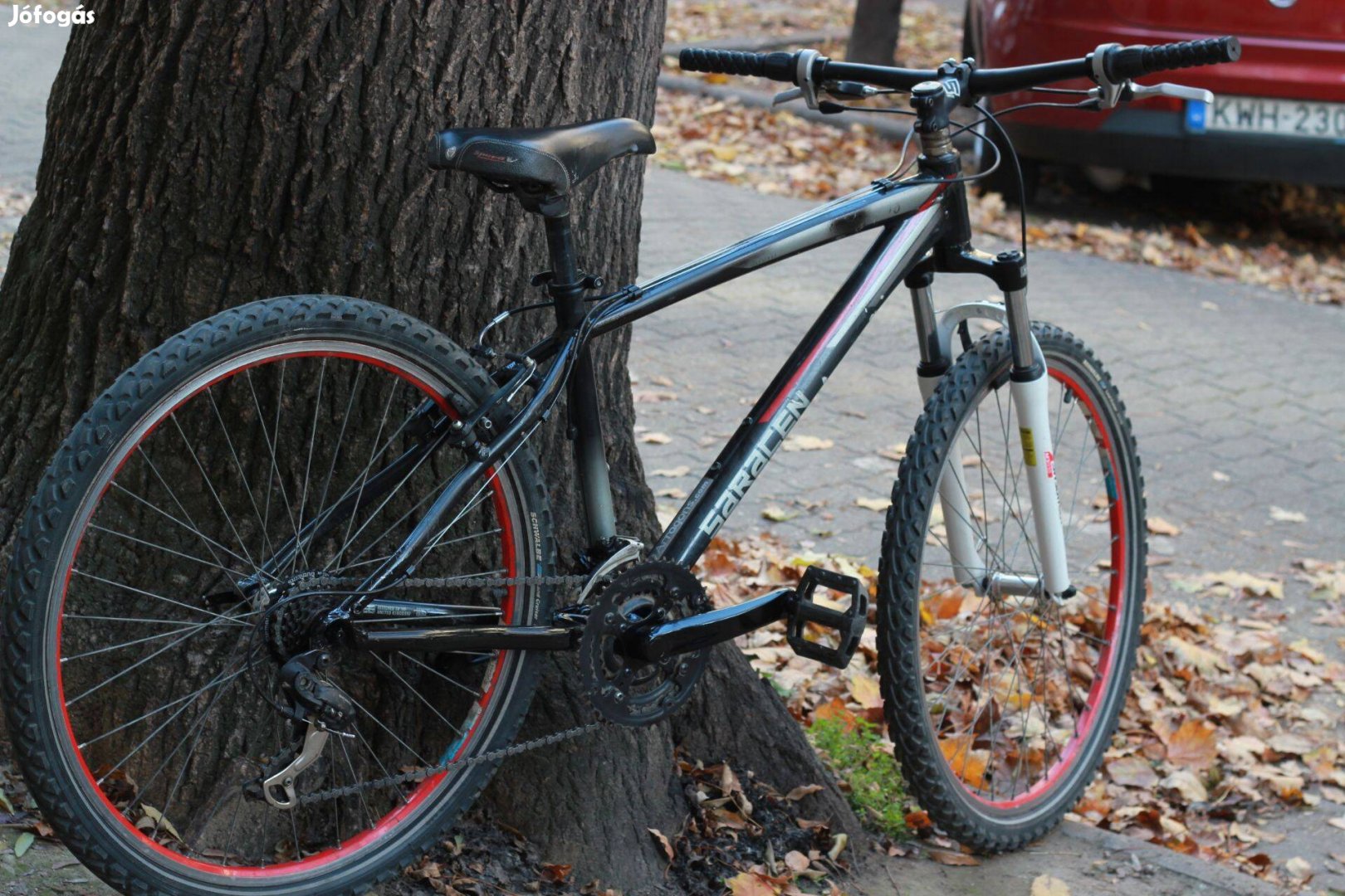 Saracen Használt Mtb kerékpár, Új Sr Suntour teleszkóppal (45cm alu)