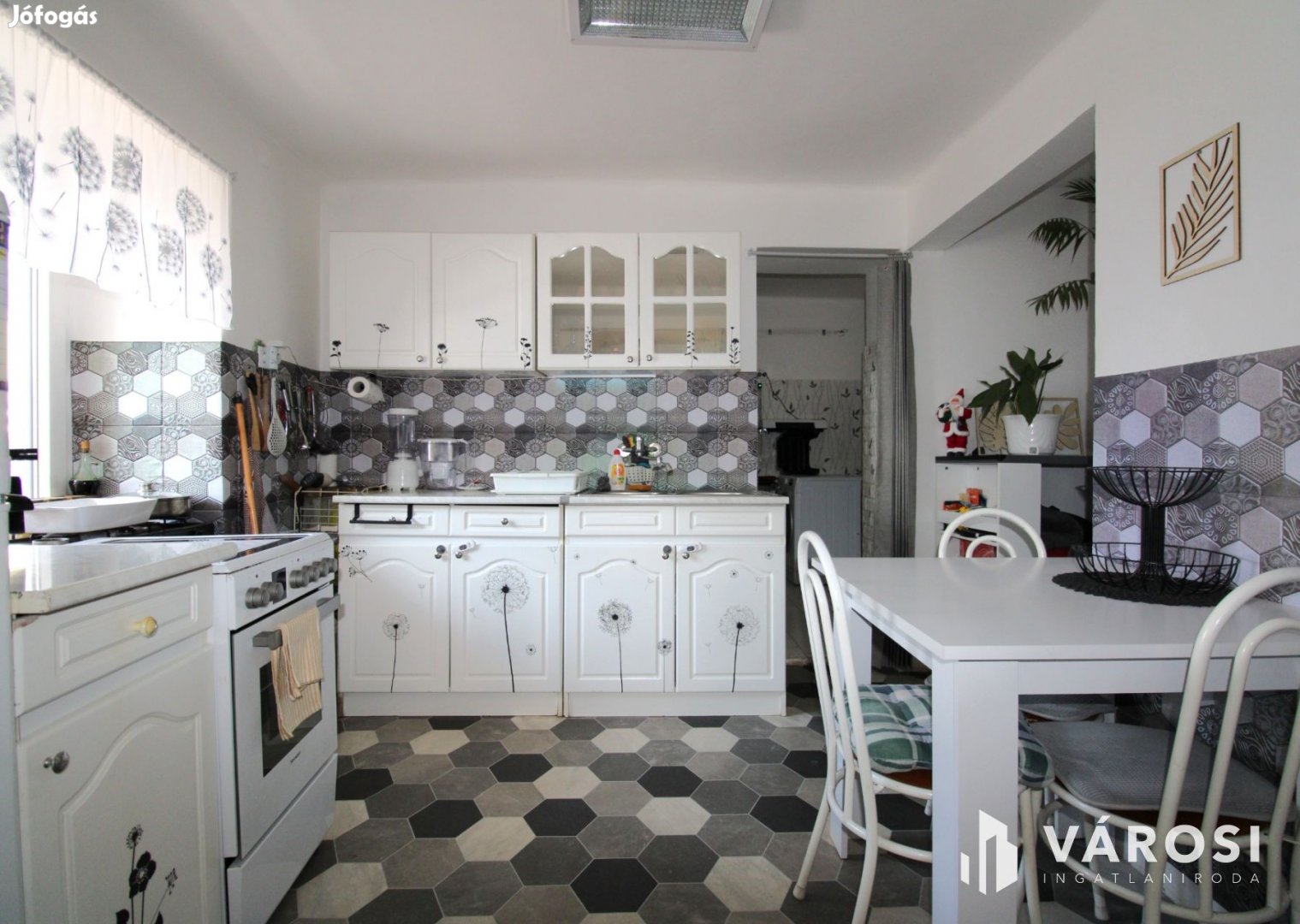 Sárbogárd-Pusztaegresen kétlakásos ingatlan nagy telekkel