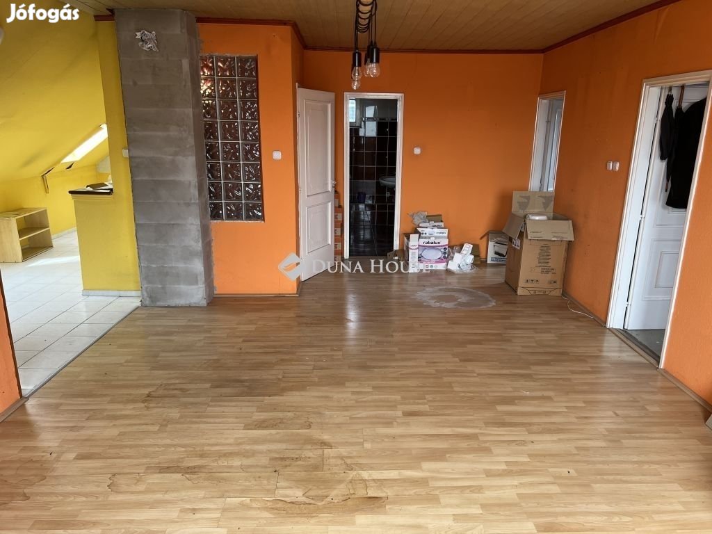 Sárbogárdi eladó 295 nm-es ház