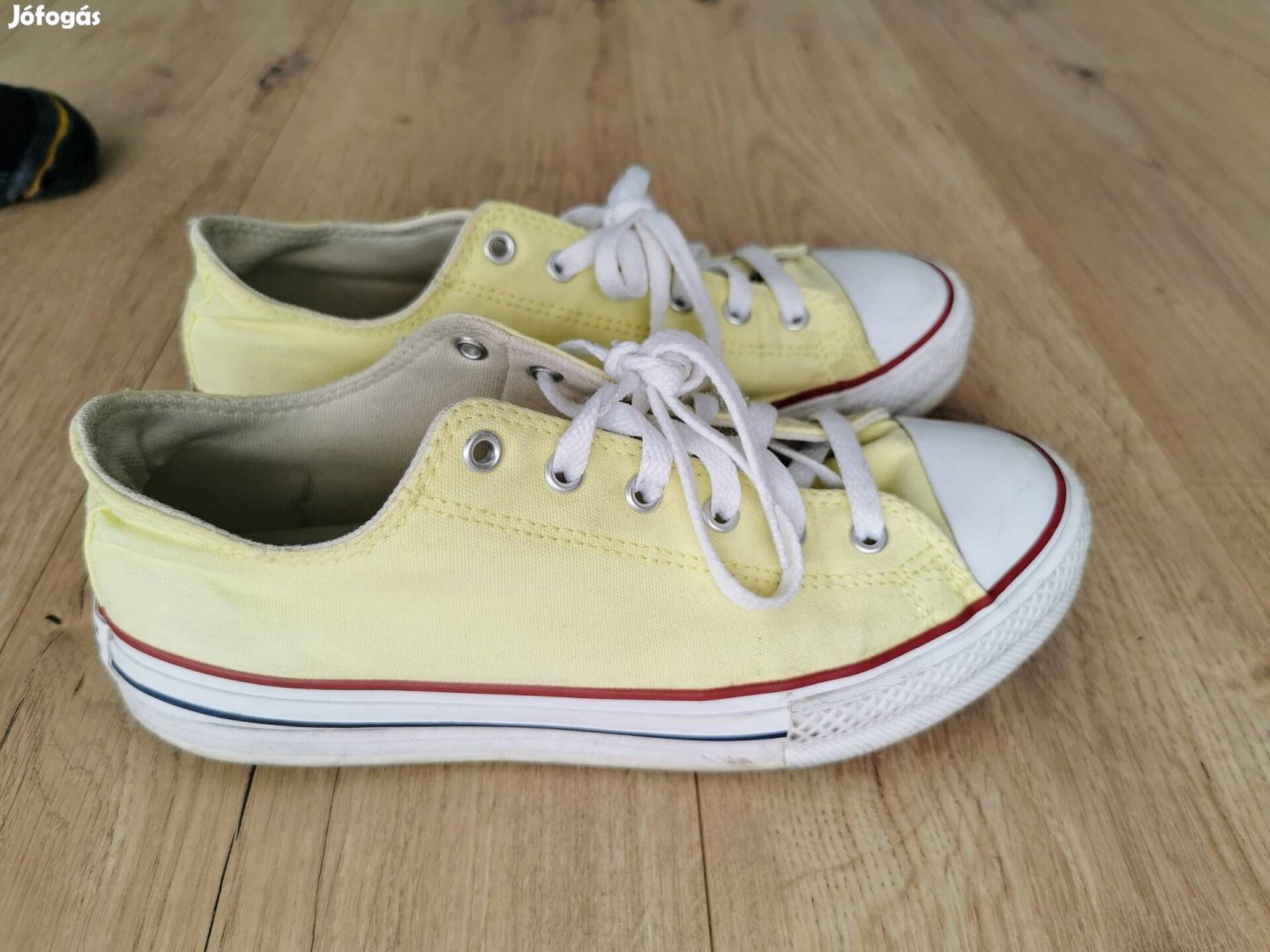 Sárga Converse cipő eladó 