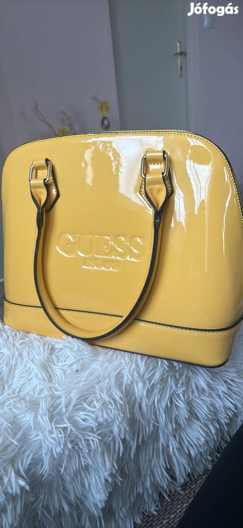 Sárga lakk táska