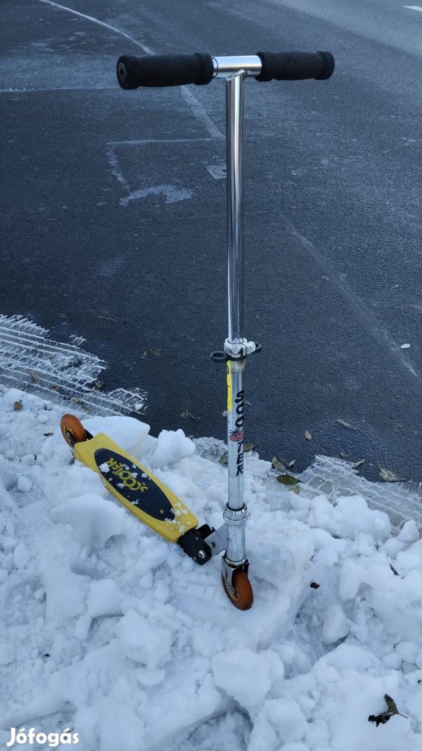 Sárga összecsukható roller kifogástalan állapotban 