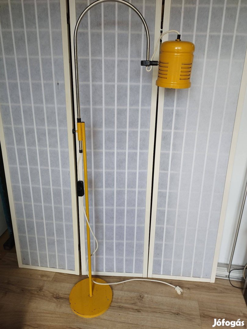 Sárga retró régi állólámpa