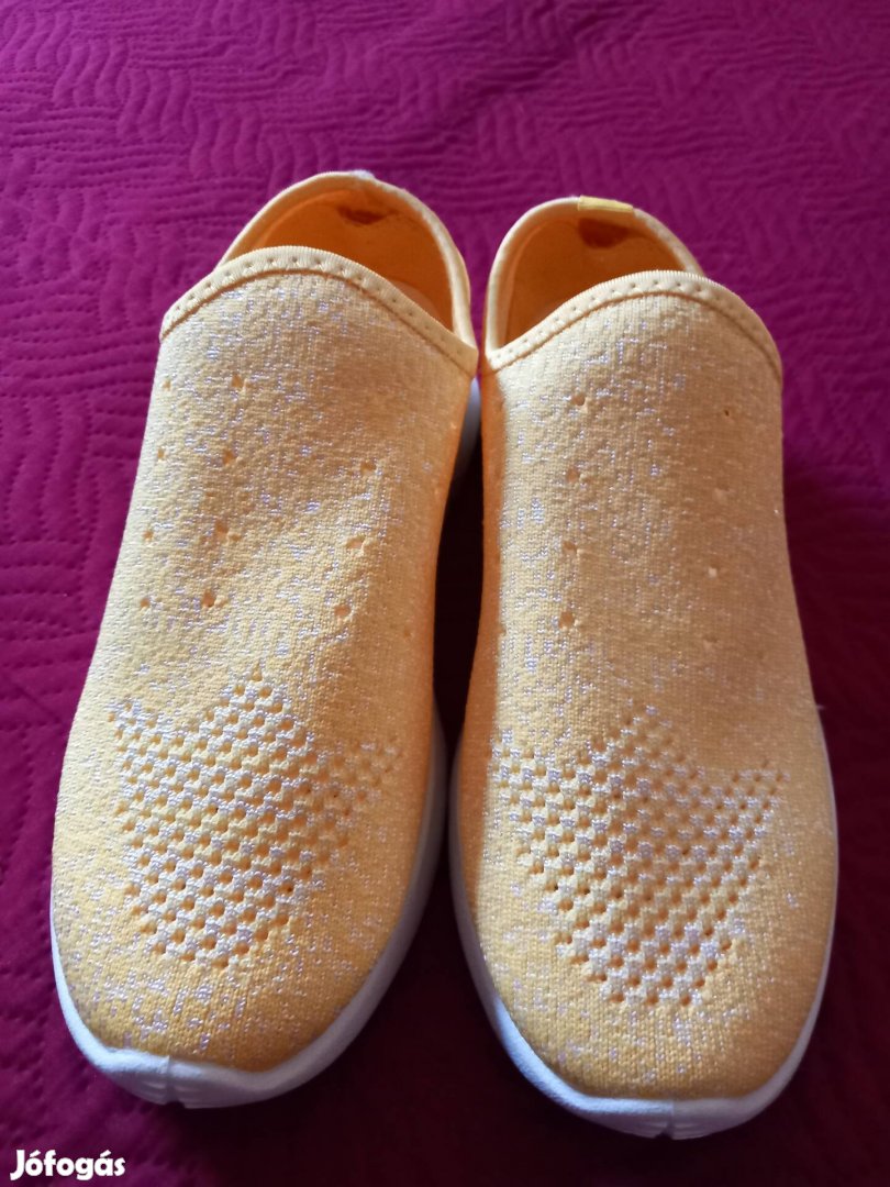 Sárga sport cipő