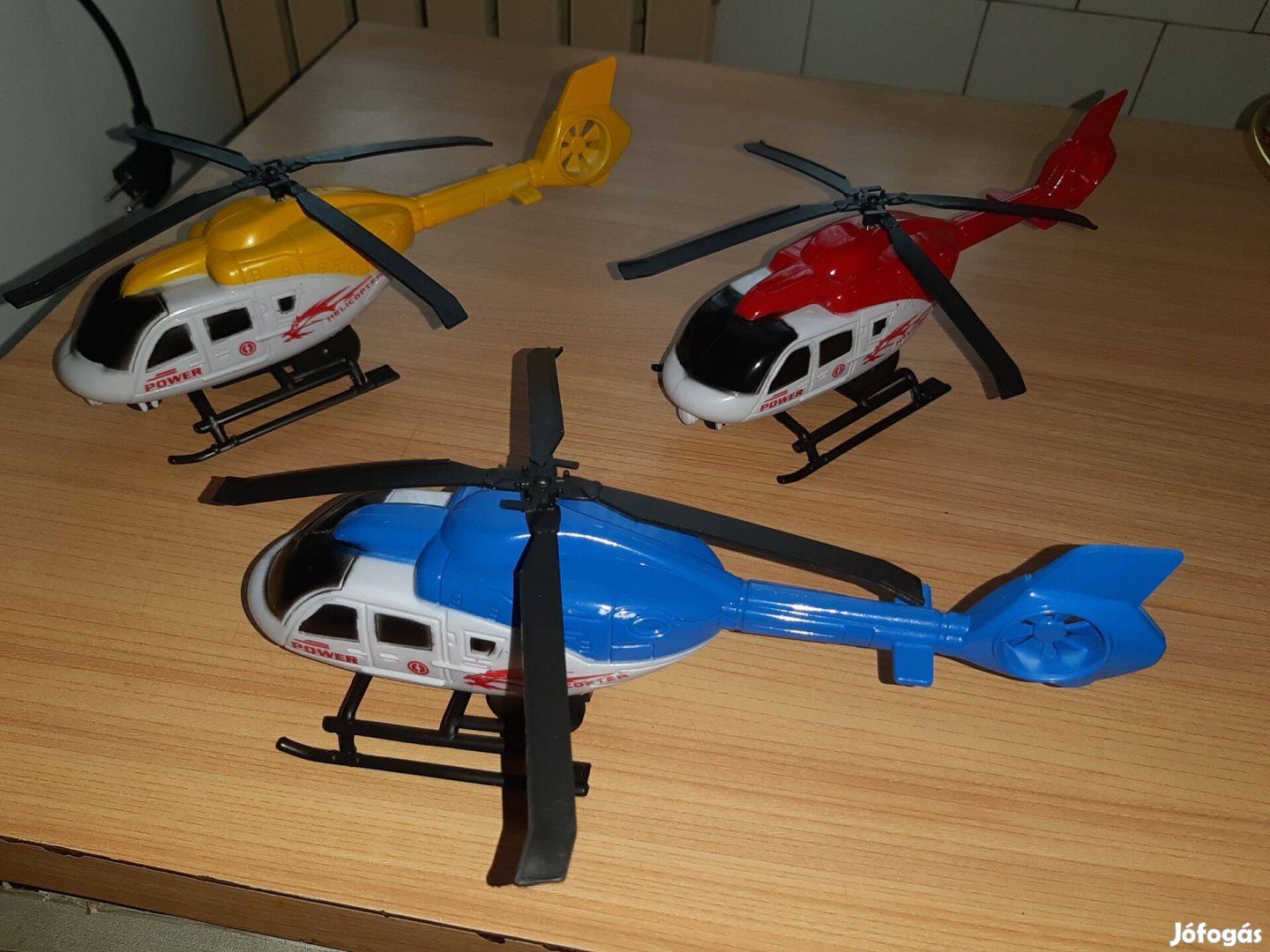 Sárga vagy kék guruló helikopter 27 cm