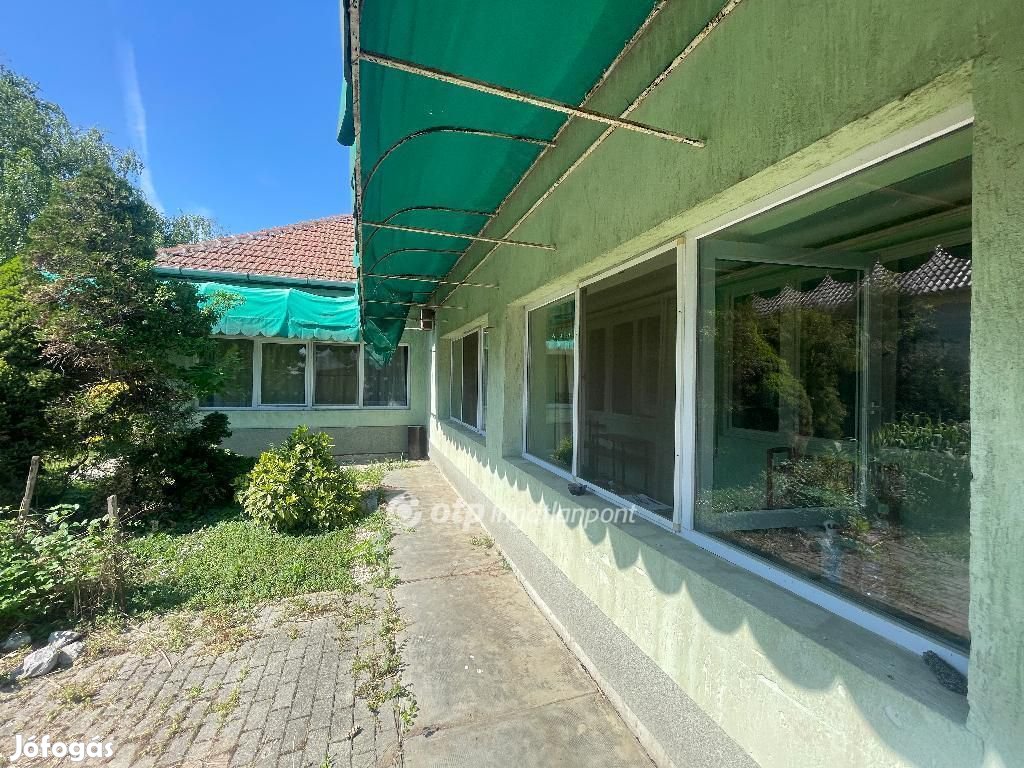 Sarkadi 157 nm-es ház eladó