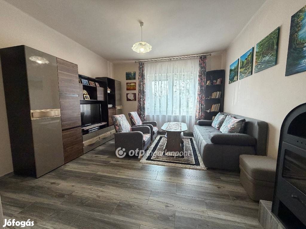 Sarkadi 83 nm-es ház eladó