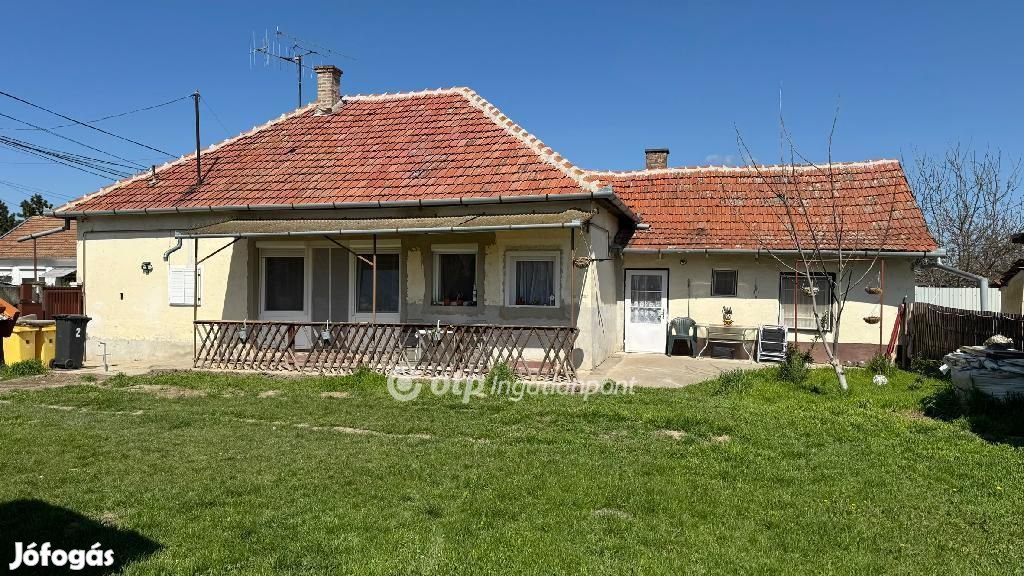 Sarkadi eladó 64 nm-es ház