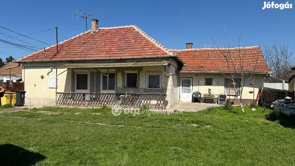 Sarkadi eladó 64 nm-es ház