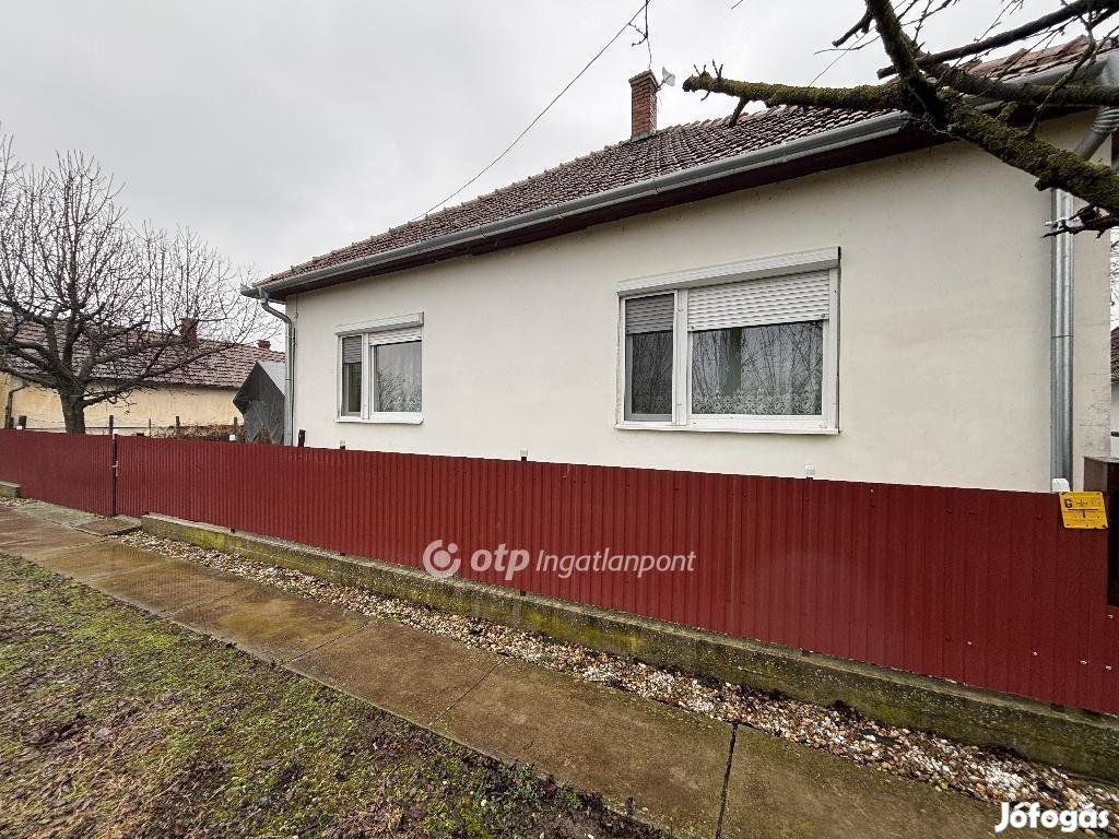 Sarkadkeresztúri eladó 74 nm-es ház