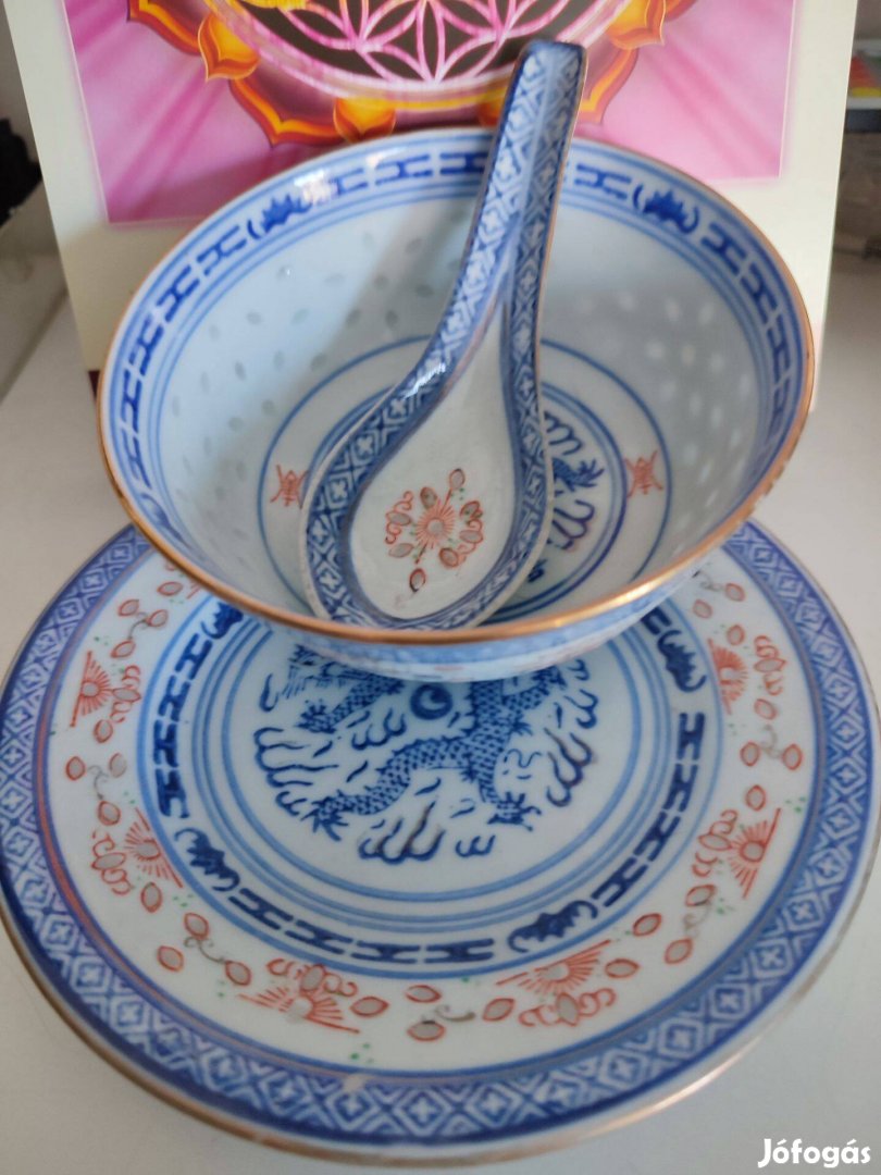 Sárkánymintás rizstál kanállal, kék-fehér