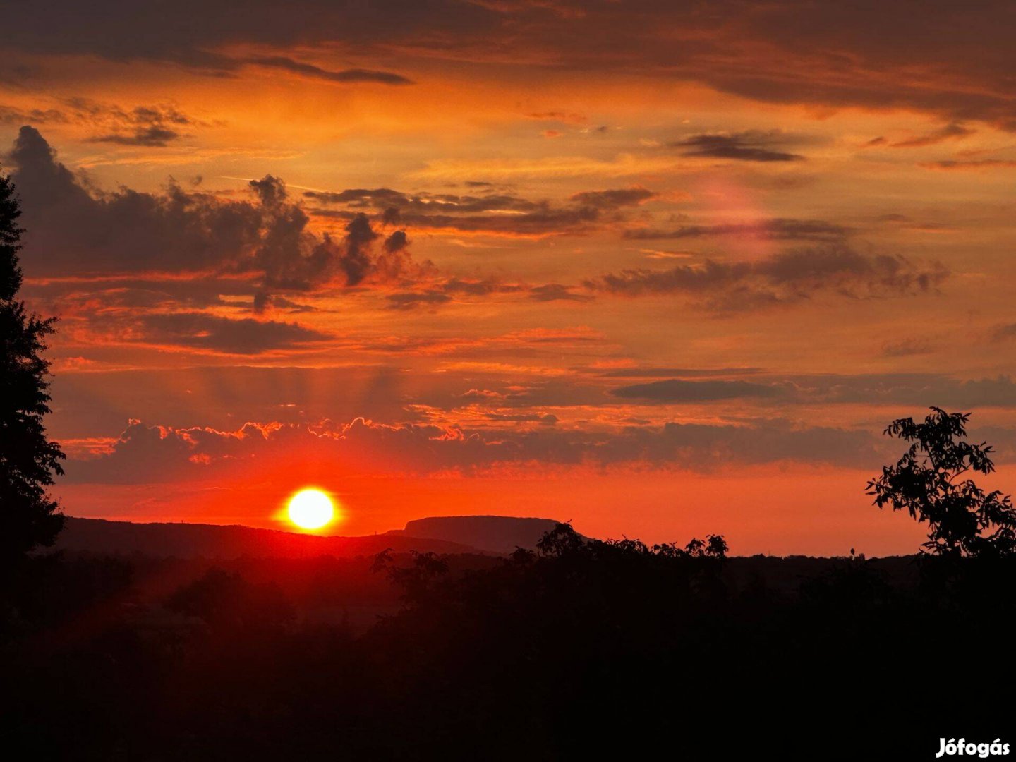 Sármelléken panorámás, 2 hálószobás nappalis lakás eladó